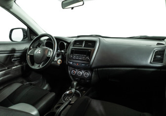 Подержанный автомобиль Mitsubishi ASX 2015 года (9 фото)