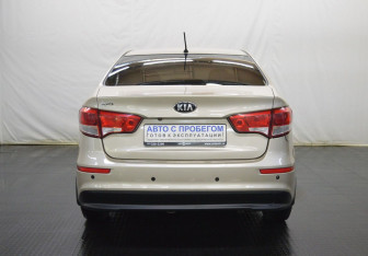 Подержанный автомобиль Kia Rio Sedan 2015 года (6 фото)