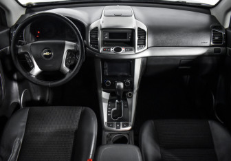 Подержанный автомобиль Chevrolet Captiva 2012 года (14 фото)