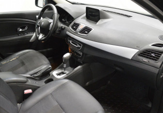 Подержанный автомобиль Renault Fluence 2011 года (12 фото)