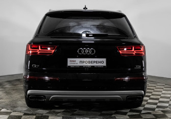 Подержанный автомобиль Audi Q7 2017 года (6 фото)