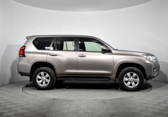 Подержанный автомобиль Toyota Land Cruiser Prado 2019 года (4 фото)