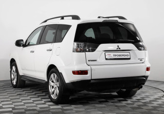 Подержанный автомобиль Mitsubishi Outlander 2010 года (7 фото)