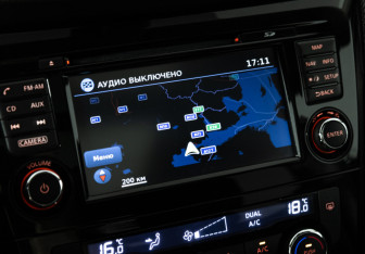 Подержанный автомобиль Nissan X-Trail 2015 года (17 фото)