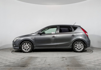 Подержанный автомобиль Hyundai i30 Hatchback 2011 года (8 фото)