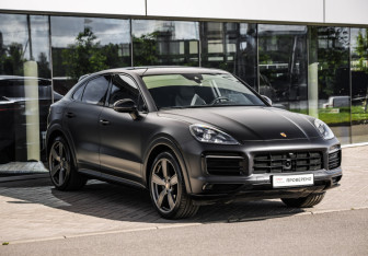 Подержанный автомобиль Porsche Cayenne 2021 года (5 фото)