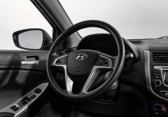 Подержанный автомобиль Hyundai Solaris Sedan 2012 года (15 фото)