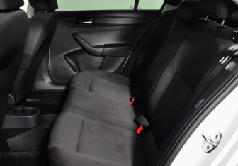 Подержанный автомобиль Skoda Rapid Liftback 2019 года (10 фото)