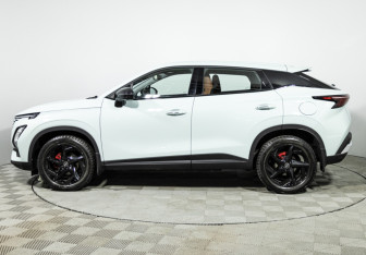 Подержанный автомобиль Omoda C5 2024 года (8 фото)