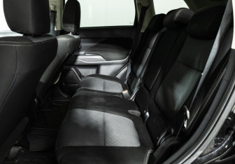 Подержанный автомобиль Mitsubishi Outlander 2016 года (10 фото)
