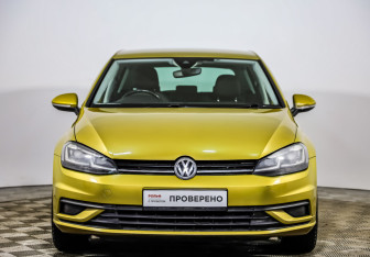 Подержанный автомобиль Volkswagen Golf Hatchback 2017 года (2 фото)