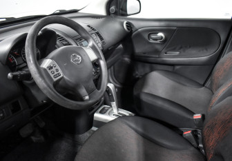 Подержанный автомобиль Nissan Note 2011 года (9 фото)
