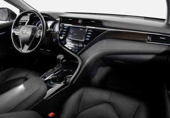 Подержанный автомобиль Toyota Camry Sedan 2020 года (10 фото)
