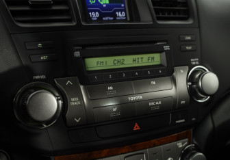Подержанный автомобиль Toyota Highlander 2011 года (14 фото)