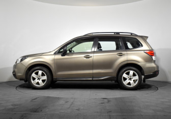Подержанный автомобиль Subaru Forester Suv 2017 года (8 фото)