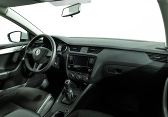 Подержанный автомобиль Skoda Octavia Liftback 2018 года (9 фото)