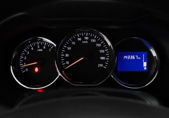 Подержанный автомобиль Renault Duster 2017 года (16 фото)