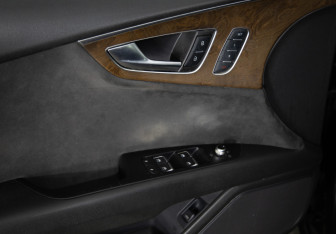 Подержанный автомобиль Audi A7 2012 года (24 фото)