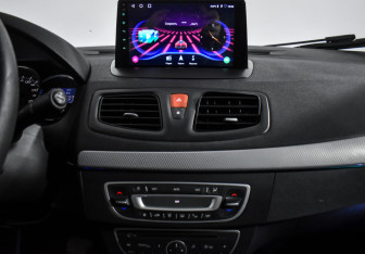 Подержанный автомобиль Renault Fluence 2011 года (16 фото)