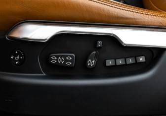 Подержанный автомобиль Land Rover Range Rover 2010 года (22 фото)