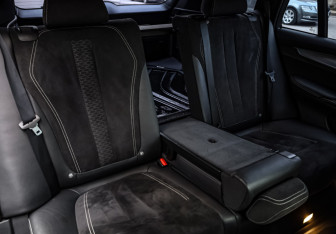 Подержанный автомобиль BMW X5 2017 года (27 фото)