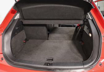 Подержанный автомобиль Audi A1 2012 года (24 фото)