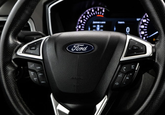 Подержанный автомобиль Ford Mondeo Sedan 2017 года (12 фото)