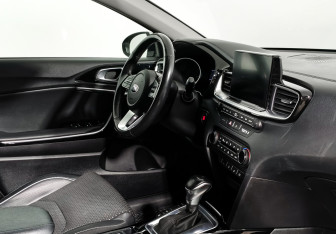 Подержанный автомобиль Kia Ceed Hatchback 2018 года (13 фото)