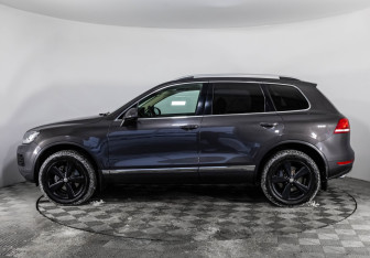 Подержанный автомобиль Volkswagen Touareg 2012 года (8 фото)