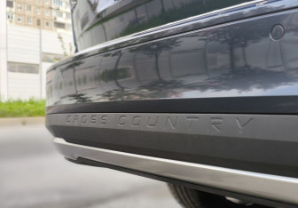 Подержанный автомобиль Volvo V60 Cross Country 2023 года (9 фото)