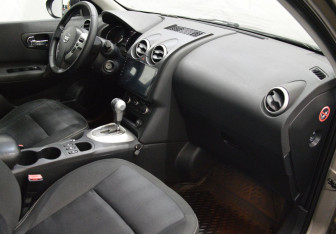 Подержанный автомобиль Nissan Qashqai 2012 года (12 фото)