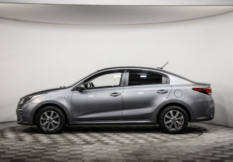 Подержанный автомобиль Kia Rio Sedan 2019 года (8 фото)