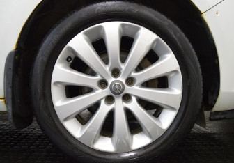 Подержанный автомобиль Opel Astra Hatchback 2011 года (9 фото)