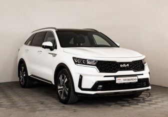 Подержанный автомобиль Kia Sorento 2022 года (3 фото)