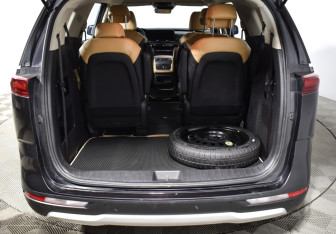 Подержанный автомобиль Kia Carnival 2021 года (18 фото)
