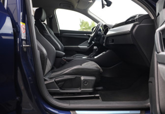 Подержанный автомобиль Audi Q3 2021 года (28 фото)