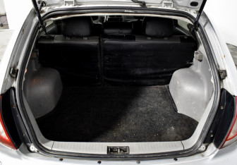 Подержанный автомобиль Kia Rio Wagon 2005 года (16 фото)