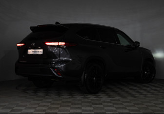Подержанный автомобиль Toyota Highlander 2021 года (31 фото)