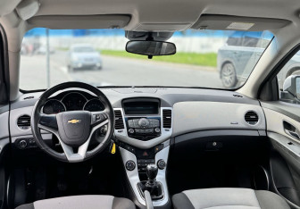 Подержанный автомобиль Chevrolet Cruze Hatchback 2012 года (9 фото)