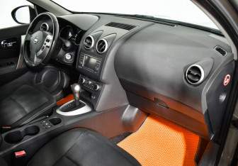 Подержанный автомобиль Nissan Qashqai 2012 года (12 фото)