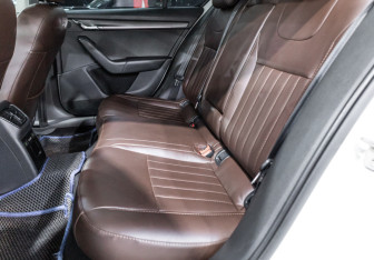 Подержанный автомобиль Skoda Octavia Liftback 2018 года (12 фото)