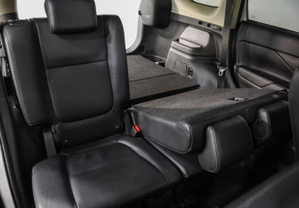 Подержанный автомобиль Mitsubishi Outlander 2017 года (26 фото)