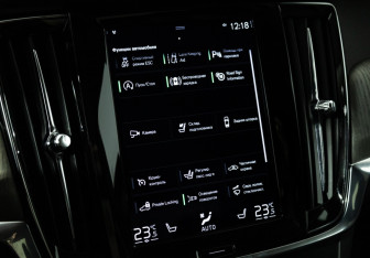 Подержанный автомобиль Volvo S90 2021 года (16 фото)