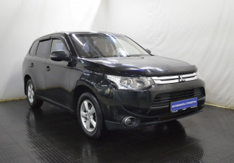 Подержанный автомобиль Mitsubishi Outlander 2014 года (3 фото)