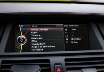 Подержанный автомобиль BMW X6 2013 года (17 фото)