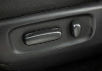 Подержанный автомобиль Toyota RAV4 2007 года (15 фото)