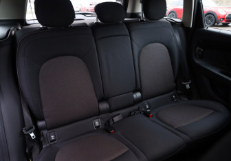 Подержанный автомобиль MINI Countryman 2018 года (24 фото)