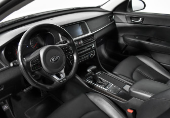 Подержанный автомобиль Kia K5 2017 года (9 фото)