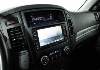 Подержанный автомобиль Mitsubishi Pajero 2010 года (15 фото)