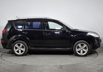 Подержанный автомобиль Peugeot 4007 2008 года (4 фото)